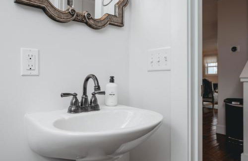 NEW Ivy House 3BR Townhome Downtown Beaches Wineries - Foto 58