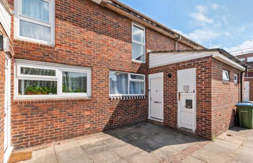 House - Sleeps up to 10 & Free Parking - Foto 16