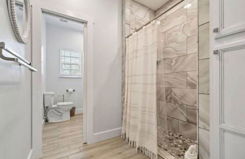 Gorgeous Home with Huge Private Pool and Game Room - Foto 29