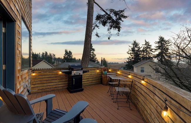 Deck Views, Fire Pit, Pool, 3 Mins to Beach Madrona Tree Retreat by Avantstay - Foto 46