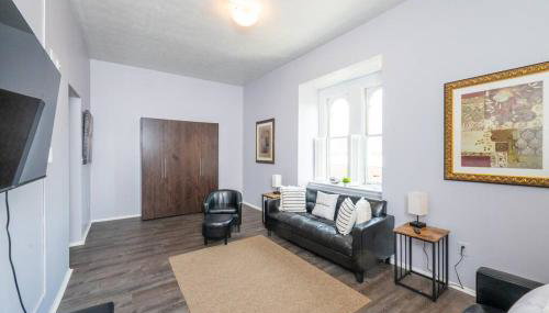 ROKU TVs - Washer & Dryer - QueenBeds - GroupStay - Foto 3