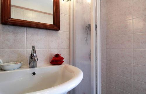 Charming Alpine Retreat for 9 - Foto 28