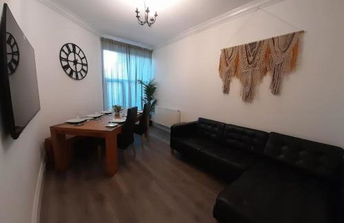Chic 5 double bedroom house - 15 min to Manchester - Foto 6