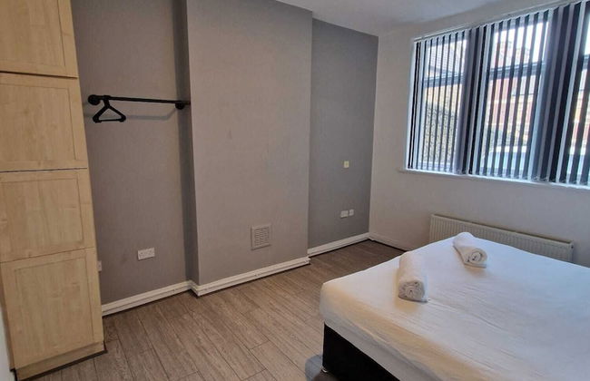 Remarkable 1-bed Apartment in Gateshead - Photo 3