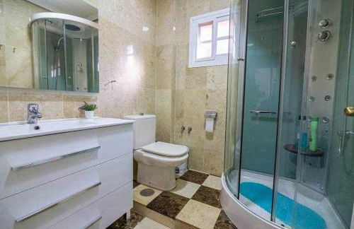 lujosa villa en Alhaurin de la Torre 7 dormitorios - Photo 9