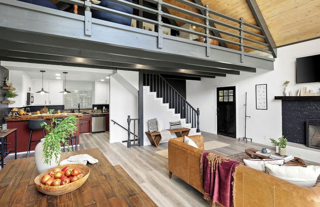 The Matterhorn Manor by Avantstay Harry Potter Inspired A-frame Home w/ Hot Tub & Views - Foto 12