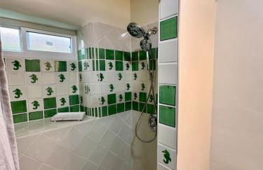 2 bedroom, large fenced yard, 3 mins from farmers market - Foto 16