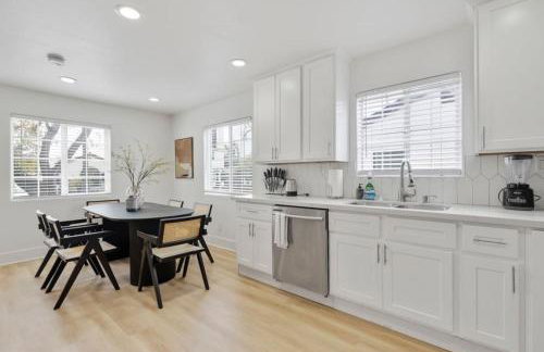 Modern Elegance- Big Group - Games - Sleeps 10 - Photo 9