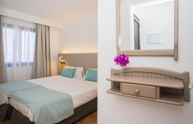 Apartamentos Los Tulipanes - Photo 18