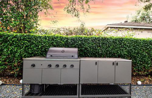 Private home with Hot Tub & Mini Golf & Fun Vibes near downtown Houston - Foto 7