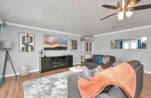 Backyard Oasis-Pool & Grill-Heart of Friendswood - Foto 9