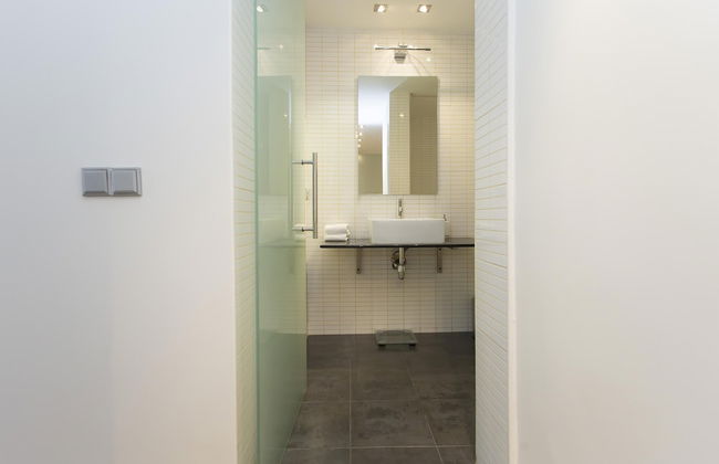 Modern Apartment in the City Center - Photo 9