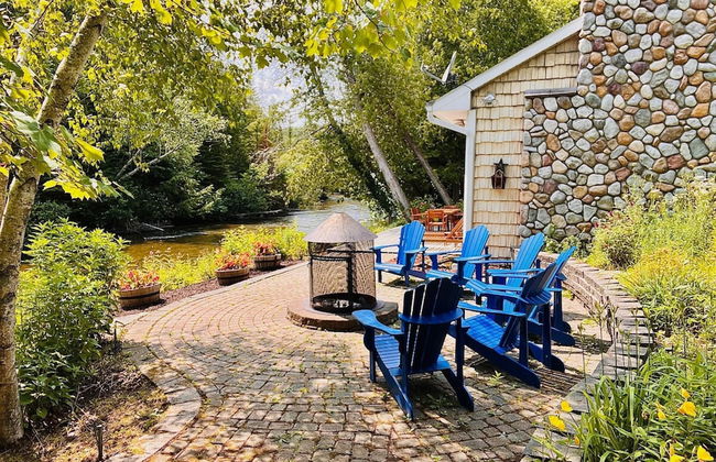 Boardman Monarch Upscale River Lodge HOT Tub! - Foto 23