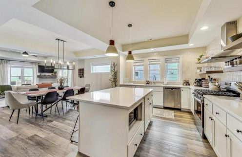 Parking! Hot tub! 10 min walk to beach - Foto 13