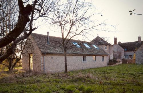 High Cogges Farm Holiday Cottages - The Cart Shed - Photo 24
