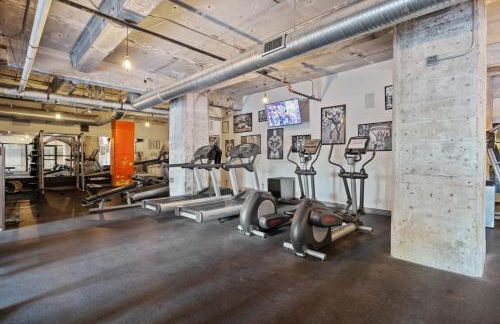 Beautiful Downtown Apartment with Pool, Laundry, Parking - Foto 7