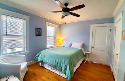 Near Train Station Gorgeous 3-Bedroom Apartment with Patios - Foto 8