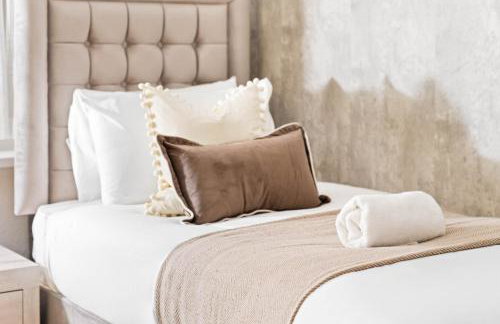 Stylish 3 Bedroom House - Garden - Pool Table - Parking 165M - Foto 15