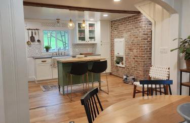 Pocono Farmhouse - Fully Renovated 1881 Home - Foto 27