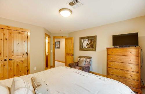 Indoor Entertainment Forested Sunriver Retreat! - Foto 17