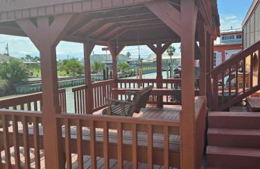 Huge 3k SQ FT Waterfront Home - Photo 8