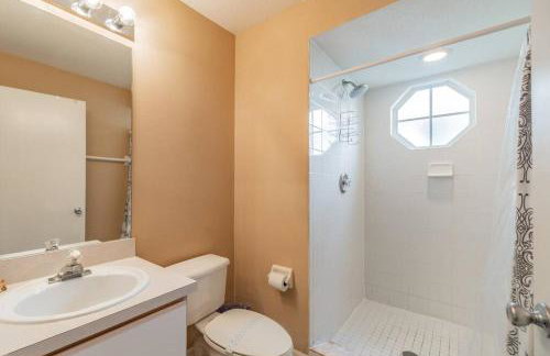 NEAR DIS & Sleeps 10! TWO King Master BR Suites, Bunks For The Kids, Private Patio, NO Steps, Pool, LOW Rates! - Foto 74