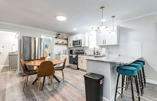 Renovated house close to Dtown Durham w king bed - Photo 11