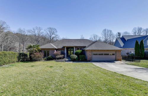 Lake Norman Retreat with Dock, Game Room and Hot Tub - Foto 36