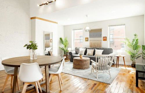 Soaring 2BR Parkside Loft Walkable to it All - Foto 14