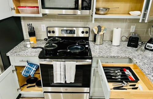 Apt 2 Bedrooms 2 Full Baths FREE Parking & FREE Laundry in Unit - Foto 14