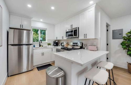 Brand New Apt w Parking Blocks from Downtown- E - Photo 15