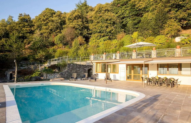 Lakeside Mansion With Pool - Foto 27