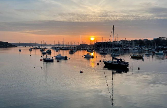 Cozy Coastal Apartment - Photo 22