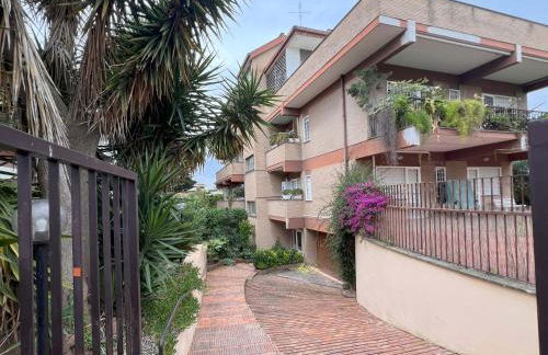 attico con vista circondato dal verde,a due passi da Anzio,free parking - Photo 18