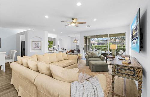 Relax, Play & Unwind in Paradise! Poolside Fun & Resort Vibes - Villa Sail Away - Foto 13