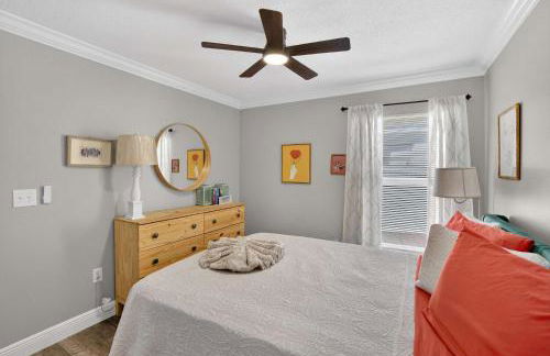 Lakefront 4-Bedroom Home with Pool - Foto 25