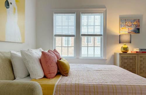 Sunny & Playful Carriage House in Downtown Savannah Stay Here and Walk Everywhere - Foto 6