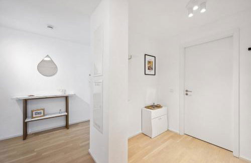 EXQUIS Design 2BR Apartment BAUHAUS I Balkon I Parkplatz I Top-Lage I Mercedes-Benz I Kinderbetten - Foto 2