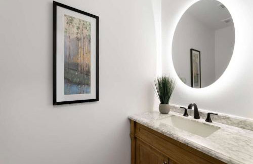 Stroll to Downtown Alpharetta AND Avalon Shops - Foto 12