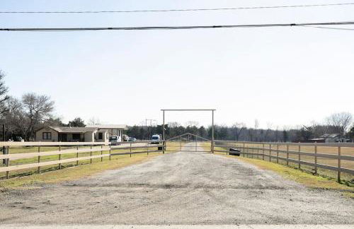 Texas Ranch House with 5 Bedroom and Fish Pond - Foto 53