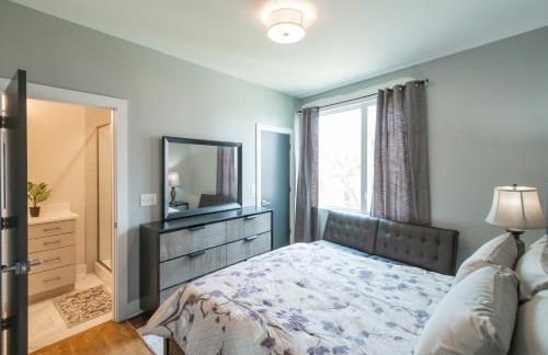 Luxury Townhome Skyline Views Mins To DT - Foto 16