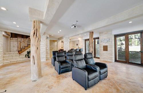 Luxury Lakefront Escape on Lake Travis - Photo 32