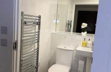 Serenity Waterfront 2 Bed Apartment - Foto 36