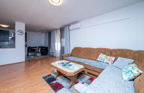 Pet Friendly Apartment In Krsan - Photo 4