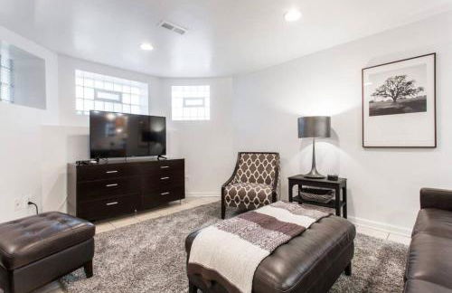 The Wrigleyville Deluxe -Steps from Wrigley Sleeps 10 - Foto 17