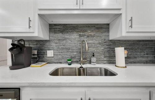 Diamond Cabin w/ jet shower & secluded back deck! - Foto 54