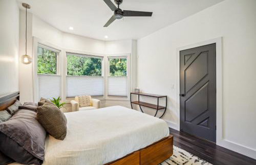 Luxury River Home - Pets Stay Free - Photo 21