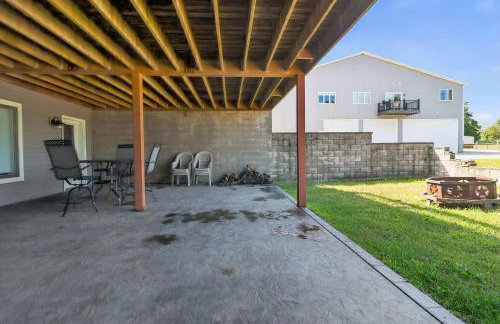 Grass Lake Retreat with Game Room & Fire Pit - Foto 26