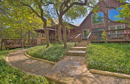 Lake Granbury Getaway! Family Home with Deck and Games - Foto 38