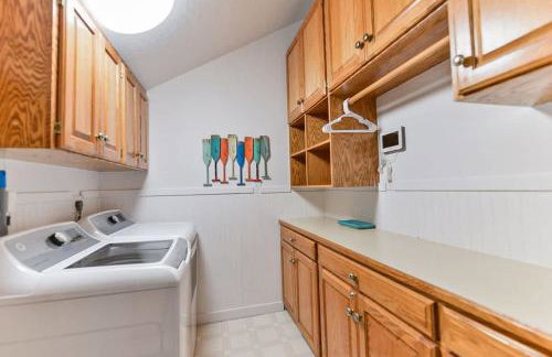 Huvila Haven Lake Front Home with Dock and Hot Tub - Foto 49